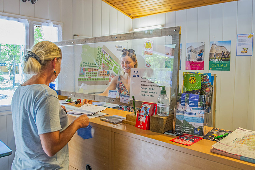 reception of the campsite les truffieres