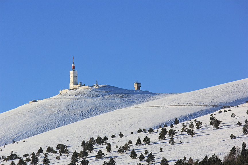 le sommet du mont ventoux en hiver