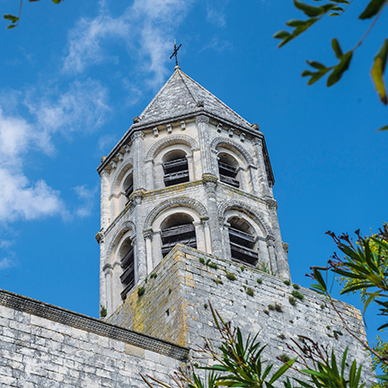 village de la garde adhemar dans la drome