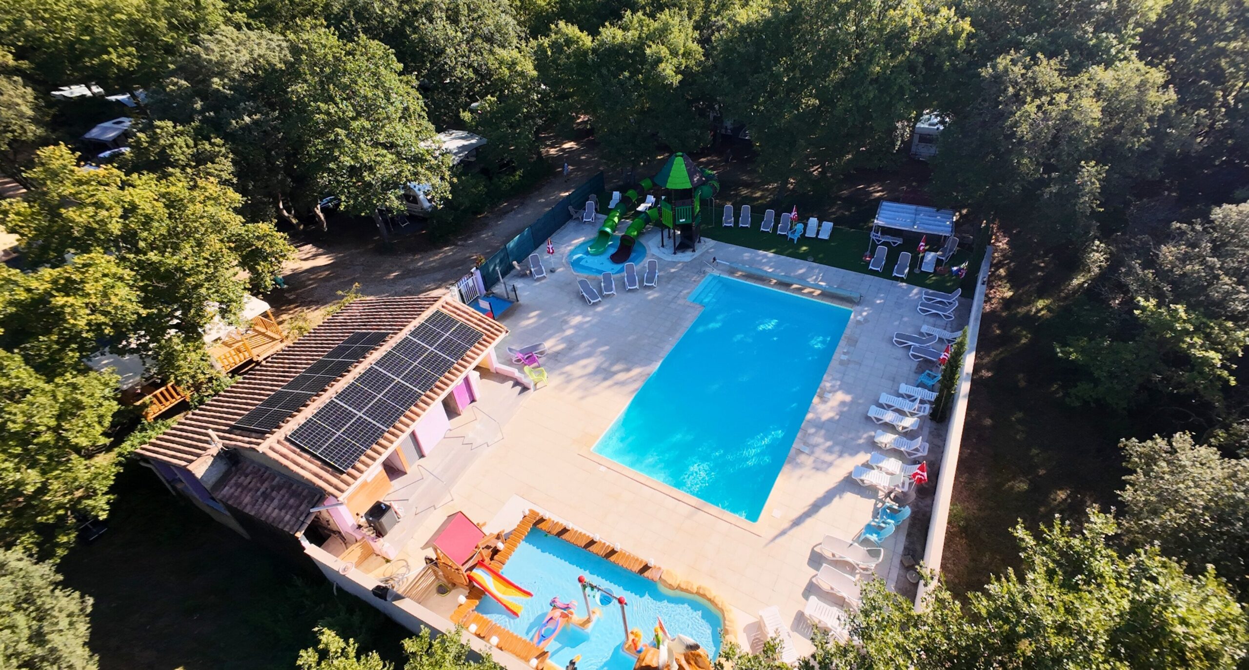 piscine les truffieres vue du ciel